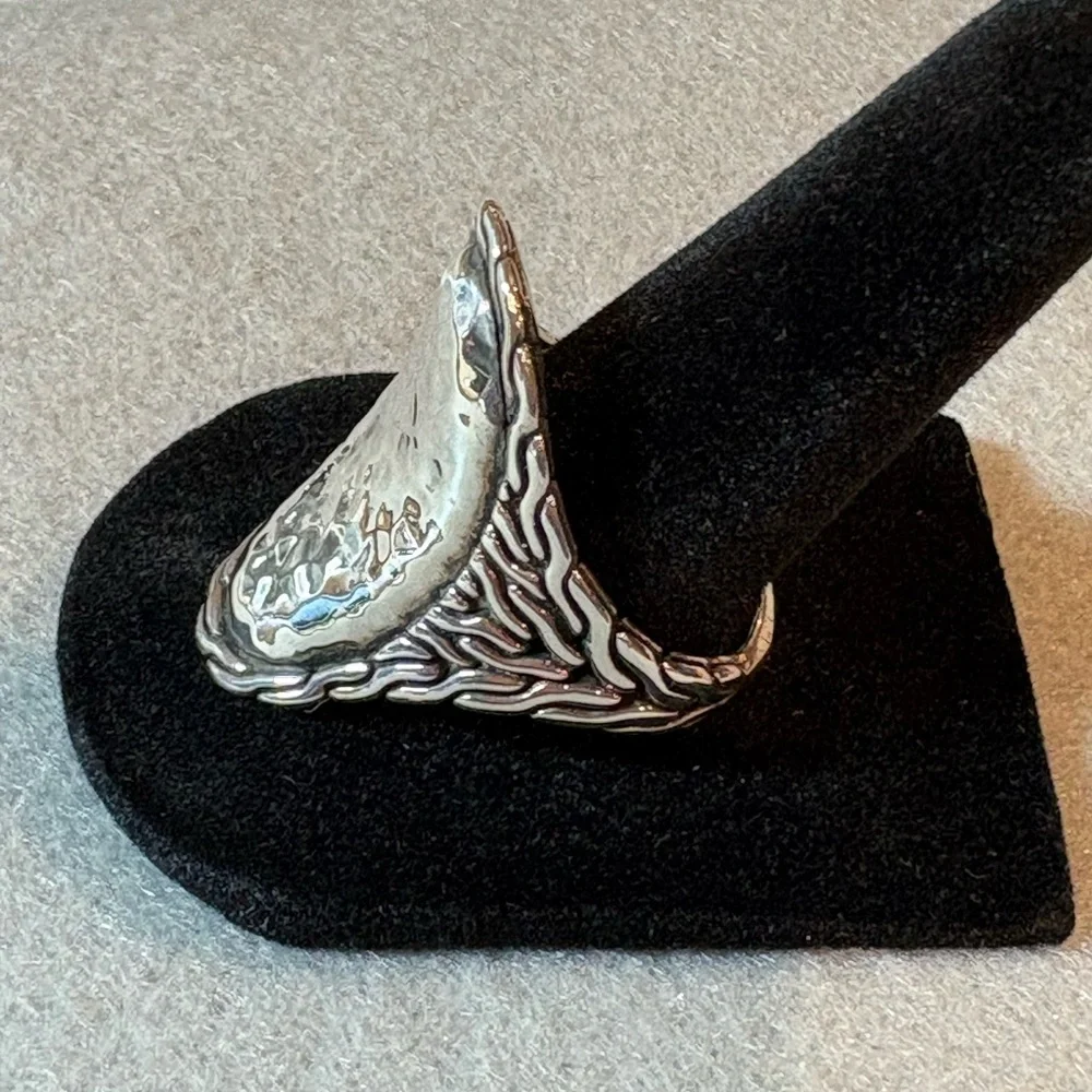John Hardy Polished Hammered Silver Saddle Ring - Picture 2 of 8